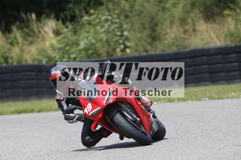 /27 12.06.2025 Ducati Schweiz Trackday Warmup  ADR/gelb-jeaune/19-2